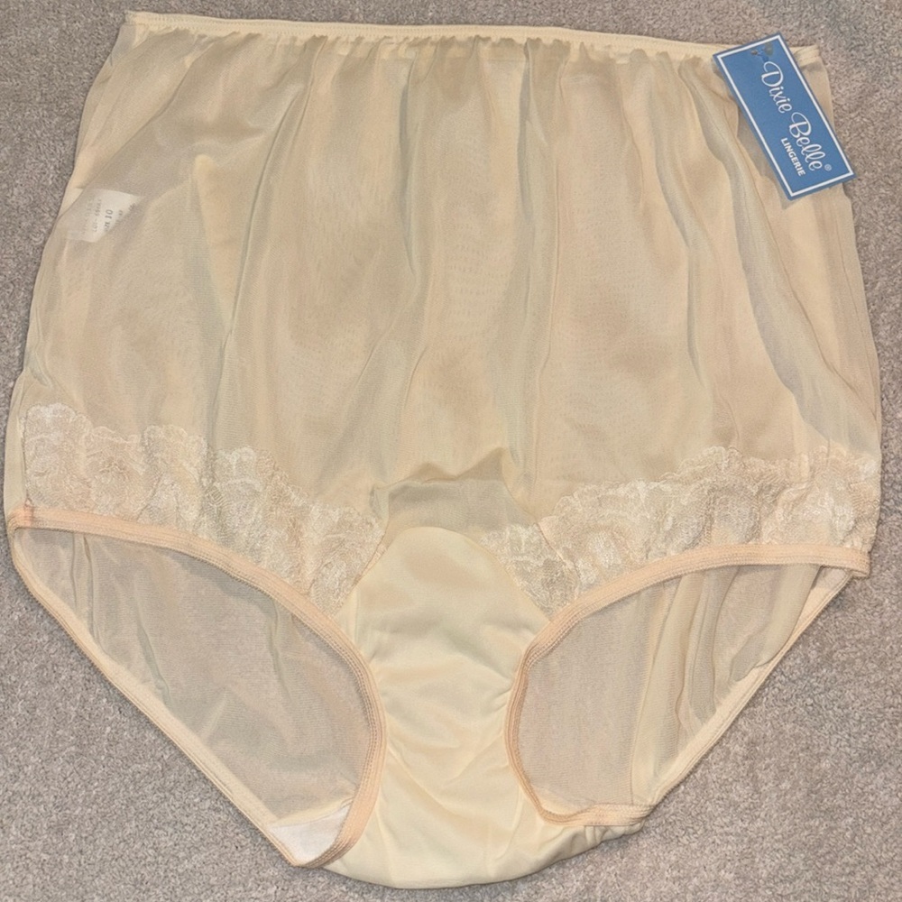 Dixie Belle Women’s Classic Nylon Briefs Panty CREAM Size 10 VINTAGE